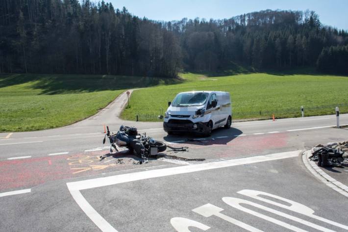 Der Motorradlenker wurde schwer verletzt.