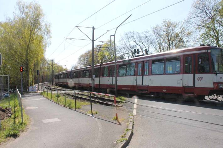 Fahrrad von Bahn in Meerbusch-Büderich erfasst