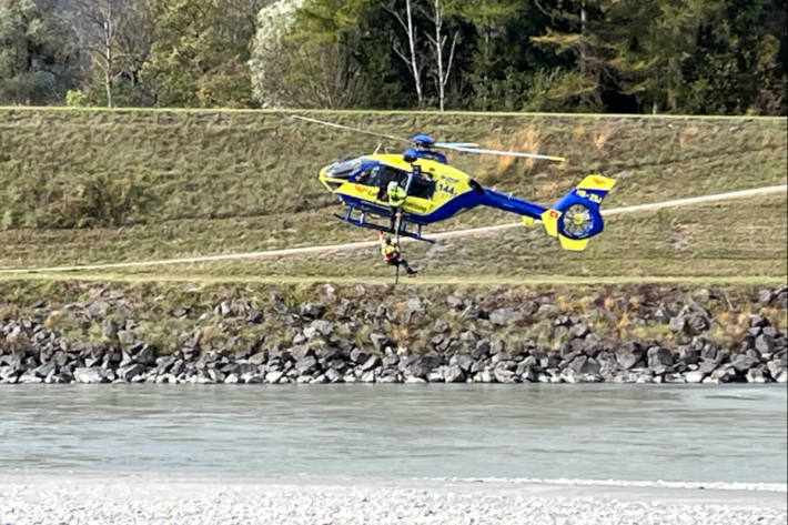 Person tot aus dem Rhein geborgen