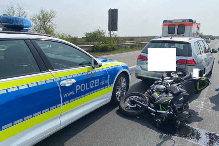 Motorradfahrer bei Auffahrunfall auf der A65 verletzt