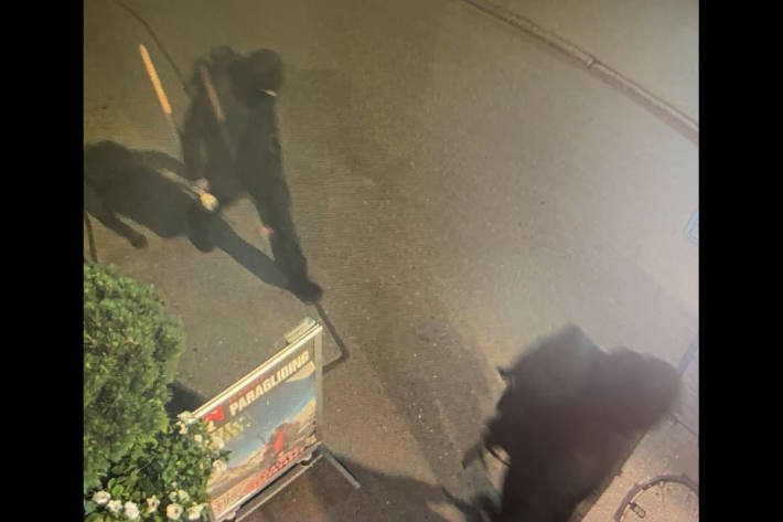 Insgesamt geht die Polizei von drei Tätern aus.