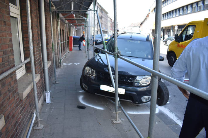 Unfallsituation auf der Friedrich-Ebert-Straße in Mönchengladbach