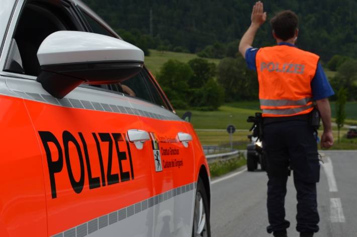 In Zernez GR gibt es anlässlich vom Engadiner Radmarathon Verkehrsbehinderungen. (Symbolbild)