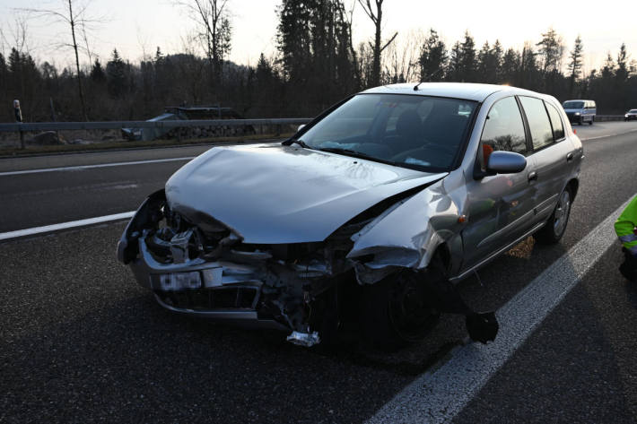 In die Leitplanke gekracht auf der A1 bei Henau