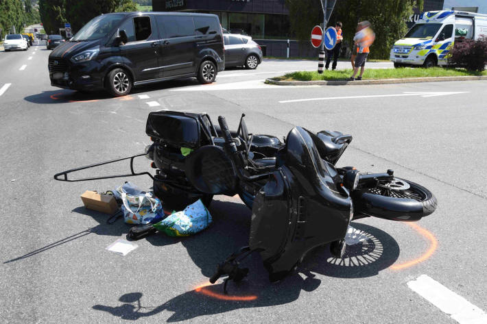 Ein Pkw nahm dem Töff die Vorfahrt.