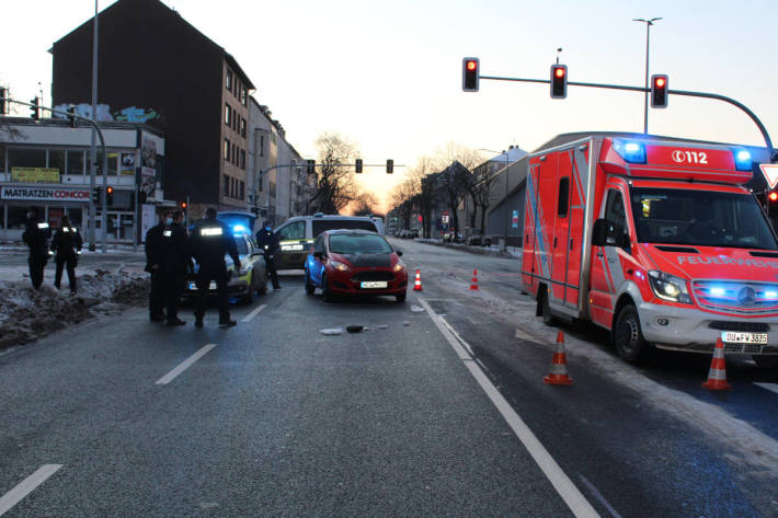 Fußgänger bei Unfall in Duisburg-Neudorf schwer verletzt