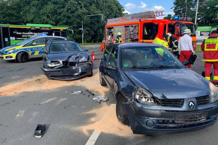 Drei Personen bei Unfall in Mülheim an der Ruhr verletzt