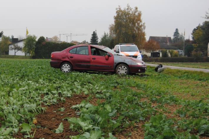 18-jährige Autofahrerin verliert in Neunkirch SH die Kontrolle über das Auto und verunfallt.