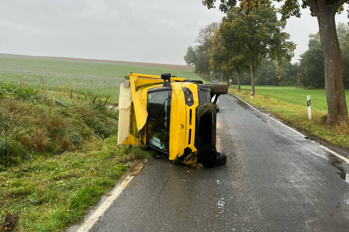 Der Fahrer war zu schnell in einer Linkskurve.