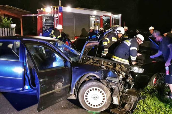 Bei dem Verkehrsunfall wurde zum Glück niemand verletzt, an den beiden Fahrzeugen entstand jedoch Totalschaden