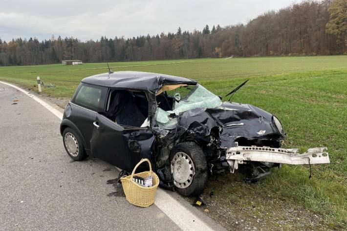 Beim Horrorunfall in Seon wurde die Autofahrerin lebensbedrohlich verletzt,