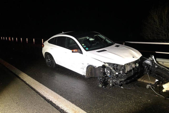 Verkehrsunfall mit Flucht bei winterlichen Verhältnissen