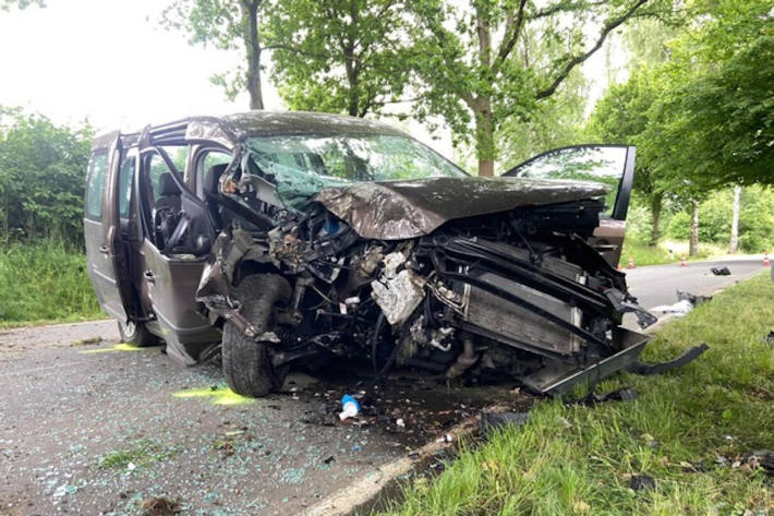 Schwerer Verkehrsunfall mit 2 verletzten Personen bei Horn-Bad Meinberg