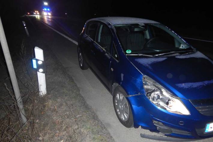 Die Fahrerin des PKW wurde durch Angehörige betreut