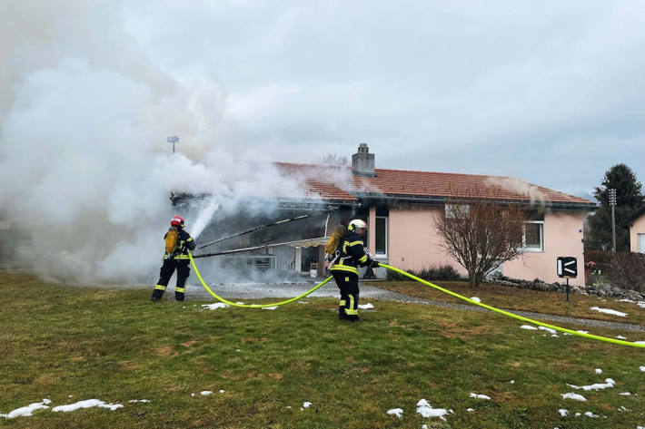 Brand eines Hauses in Bulle