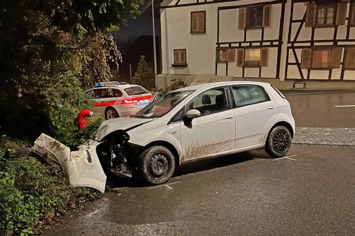 Autolenkerin verunfallt in Weinfelden.