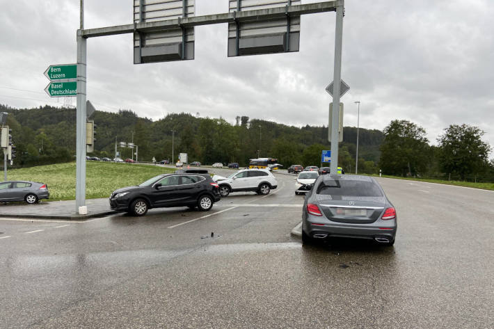 Unfall mit mehreren beteiligten Fahrzeugen in Rheinfelden