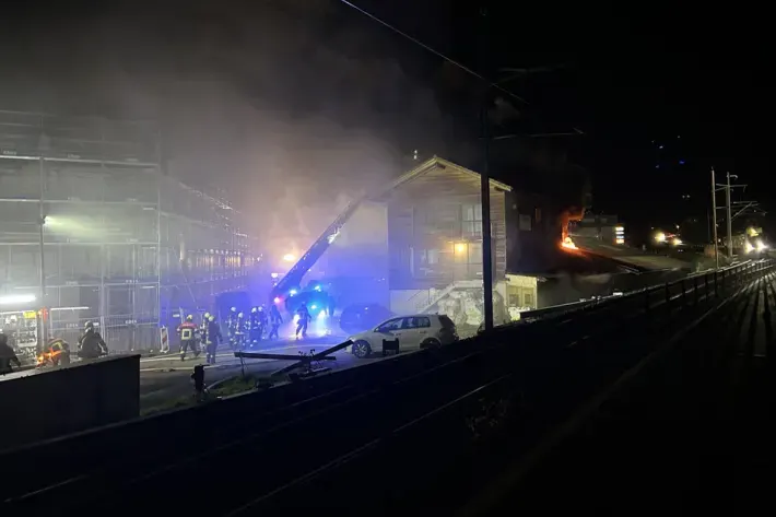 Der Brand wurde durch eine defekte Lampe ausgelöst.