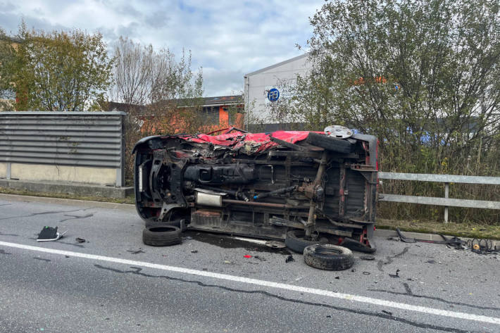 Zwei Personen bei Unfall verletzt