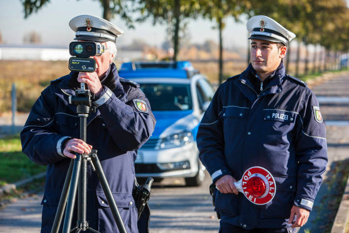 19-Jähriger ohne Führerschein und Fahrzeug ohne Zulassung erwischt