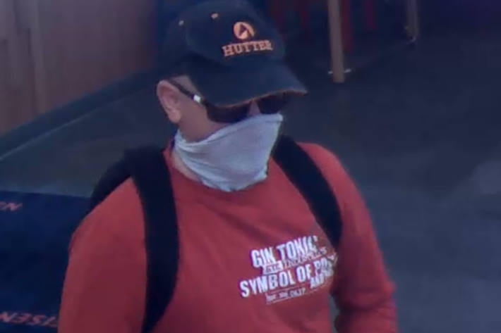 Der Täter trug einen roten Pullover