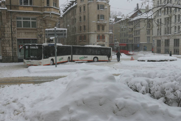 Der Linienbus verkeilte sich.