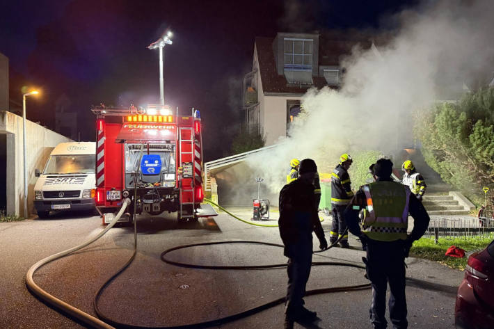Die Feuerwehr war mit neun Fahrzeugen und 40 Personen im Einsatz.