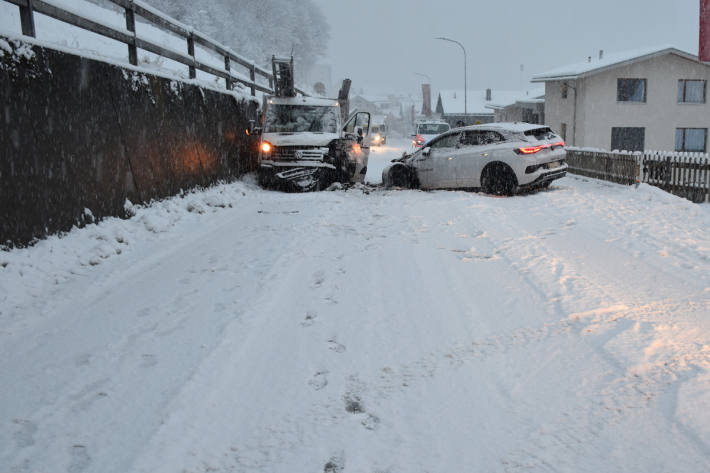 Nach dem Unfall kam es zu Verkehrsbehinderungen 