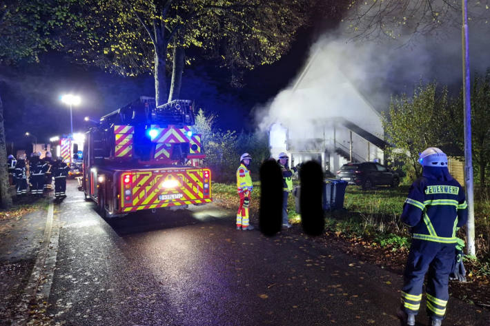 Eine Wohnung im Erdgeschoss brannte in voller Ausdehnung.
