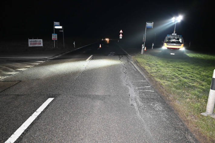 Der E-Bike-Fahrer wollte nach links abbiegen, als das Auto zum Überholmanöver ansetzte.