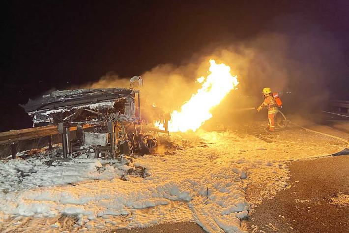 Der Fahrer erlitt in Frankenthal leichte Brandverletzungen an den Händen und eine Rauchgasvergiftung