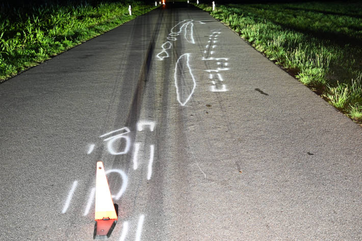 Der Fahrer wurde durch die Kollision verletzt.