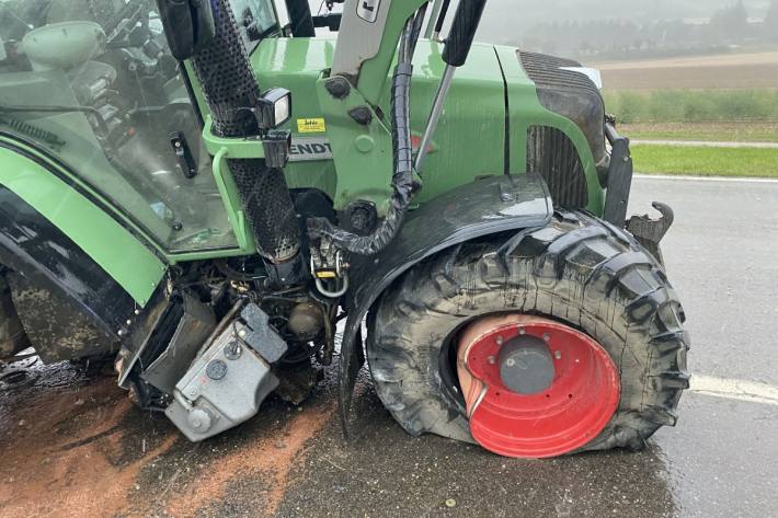 In Zeiningen AG kam es gestern zu einem Unfall mit einem Traktor.