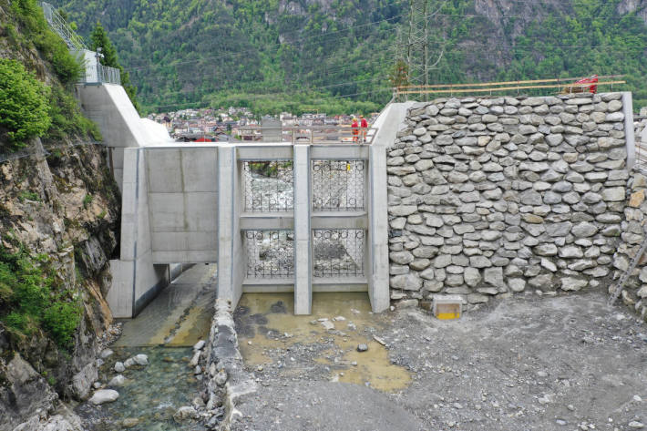 Bauwerke schützen Siedlungen vor Hochwasser