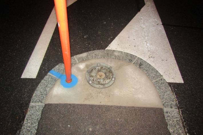 In Bilten GL kam es gestern zu einem Unfall mit einer Verkehrsinsel.