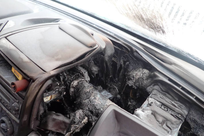 Sachschaden nach Brand im Innenraum eines Lieferwagens