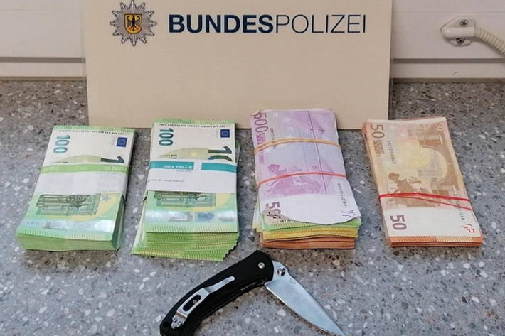 Zur weiteren Sachbearbeitung wurden die Männer zum Bundespolizeirevier in Kempen gebracht