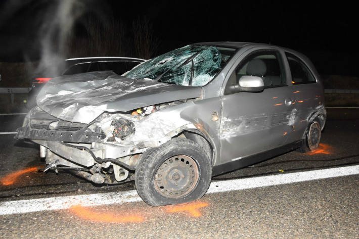 Das Auto wurde massiv beschädigt.