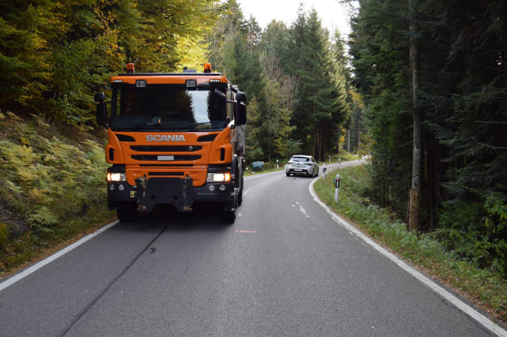 Streifkollision zwischen Auto und Lastwagen bei Walzenhausen