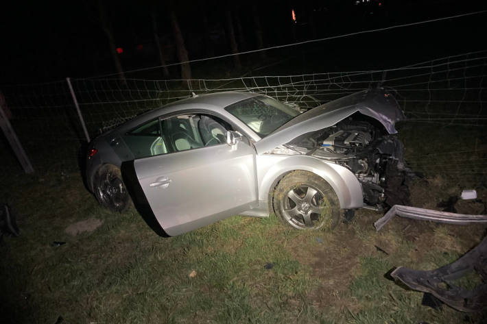 Am Steuer eingeschlafen und auf Wiesland gelandet