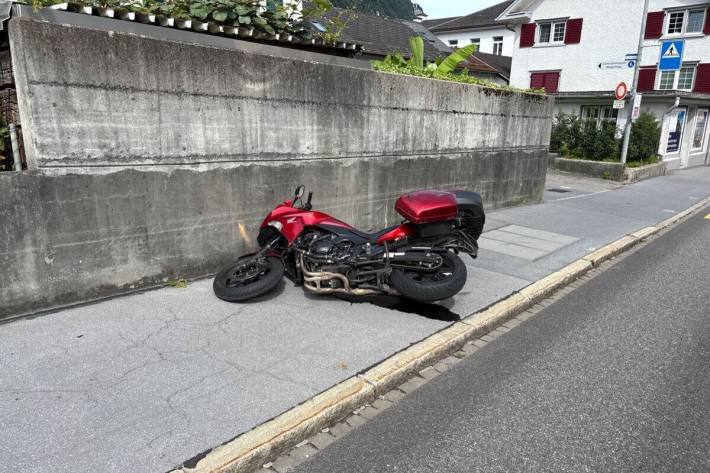 Auf dem Trottoir liegengeblieben