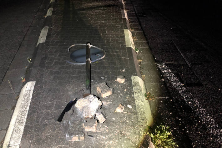 Grüner PKW nach Verkehrsunfallflucht gesucht