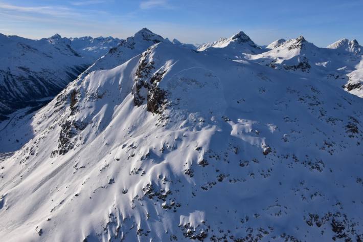 In Pontresina GR wurde am Mittwoch ein Skitourenfahrer verschüttet.