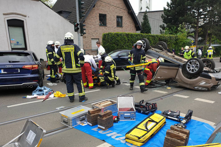 Schwerer Verkehrsunfall auf der Aktienstraße in Mülheim an der Ruhr