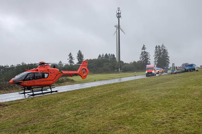 Die Pkw-Fahrerin wurde schwer verletzt.