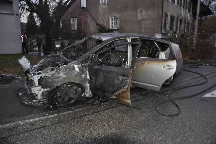 In Schönenwerd SO brannte ein Fahrzeug aus.