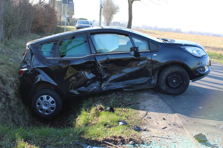 Auto überschlägt sich bei Unfall in Minden