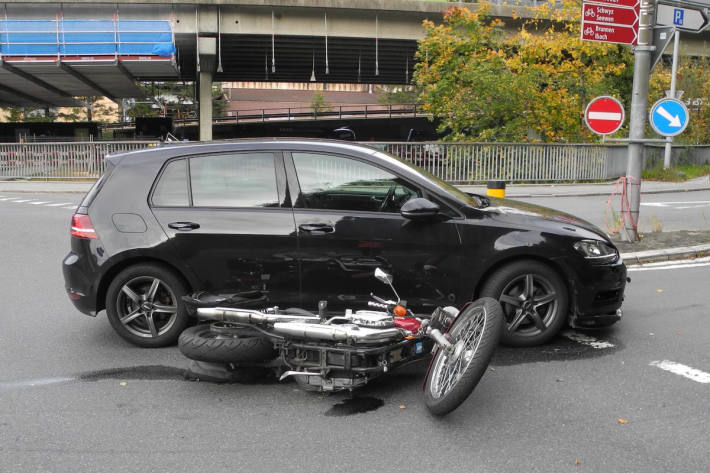 Unfallendlage auf der Seewernstrasse in Seewen