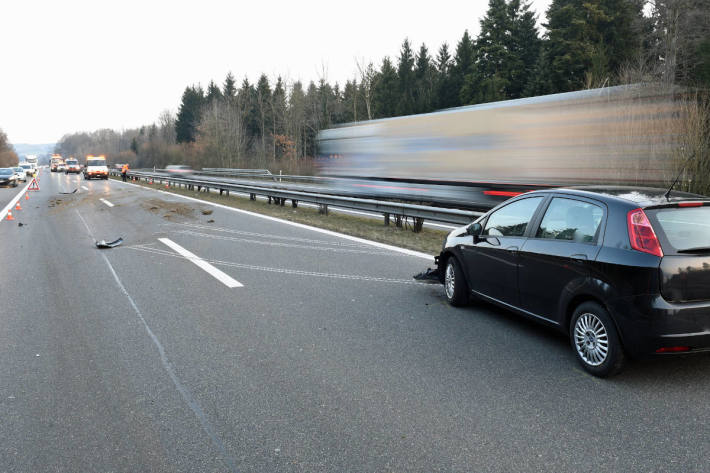 Selbstunfall eines Personenwagens auf der A2