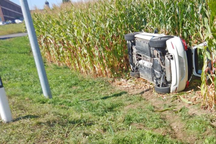 In Münsterlingen TG ist heute ein Autolenker mit dem Auto verufnallt.